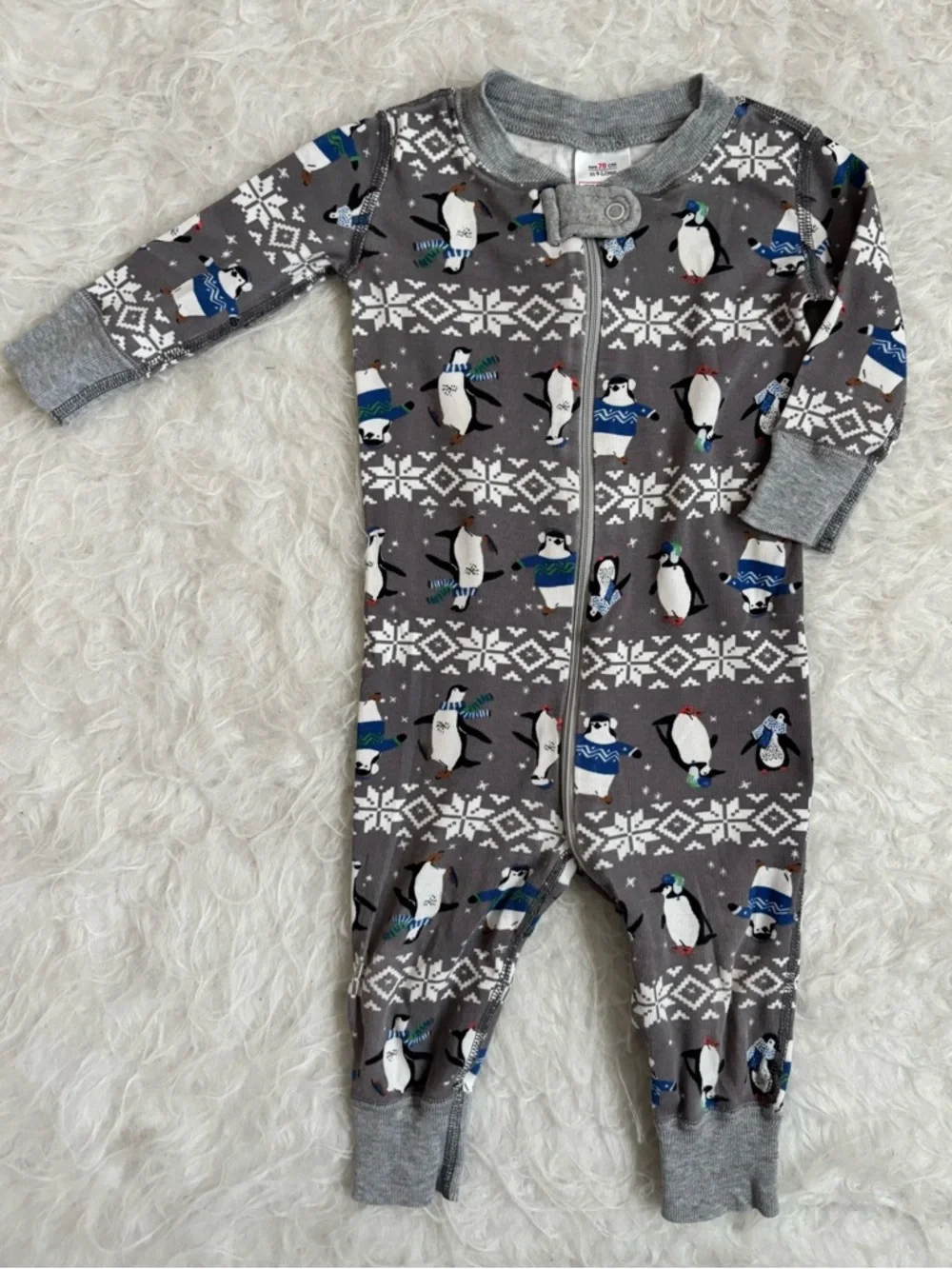 Hanna Andersson Festive Grey Penguin AOP Organic Cotton Pajamas